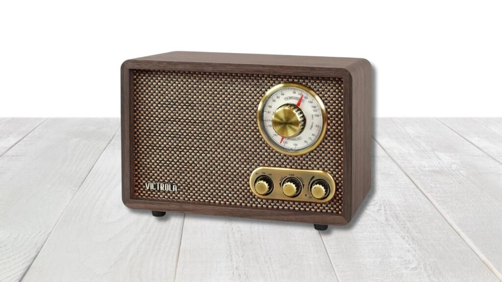 La Victrola Radio Bluetooth de madera retro es el ejemplo perfecto de cómo lo clásico y lo moderno pueden fusionarse en un solo dispositivo